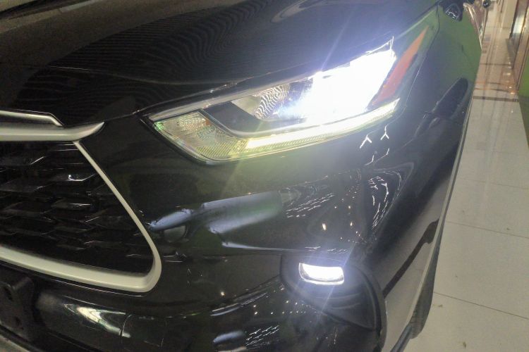 丰田 汉兰达 2022款 双擎 2.5L 四驱豪华版 7座局部细节36