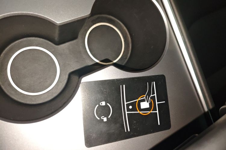 特斯拉 Model Y 2024款 后轮驱动版中控内饰7001