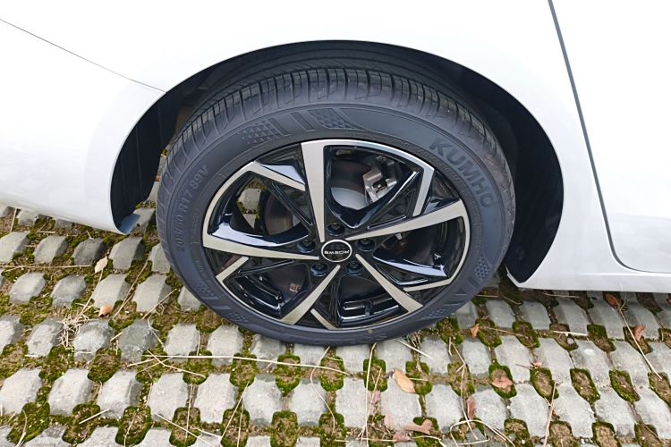 荣威i5 2023款 1.5L CVT尊荣版车身外观6008