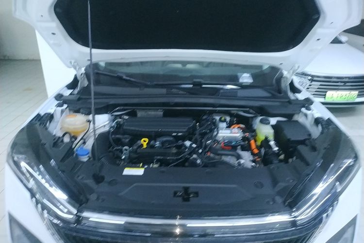 东风风神 皓瀚 2023款 DH-i 1.5T 豪华版机舱底盘24