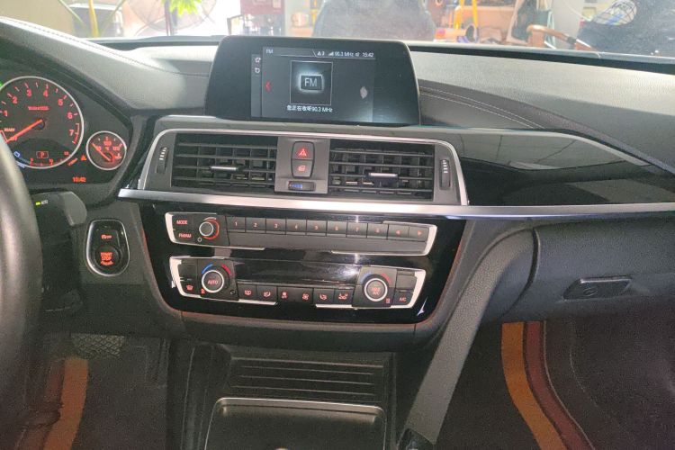 宝马3系 2018款 320Li 时尚型中控内饰16