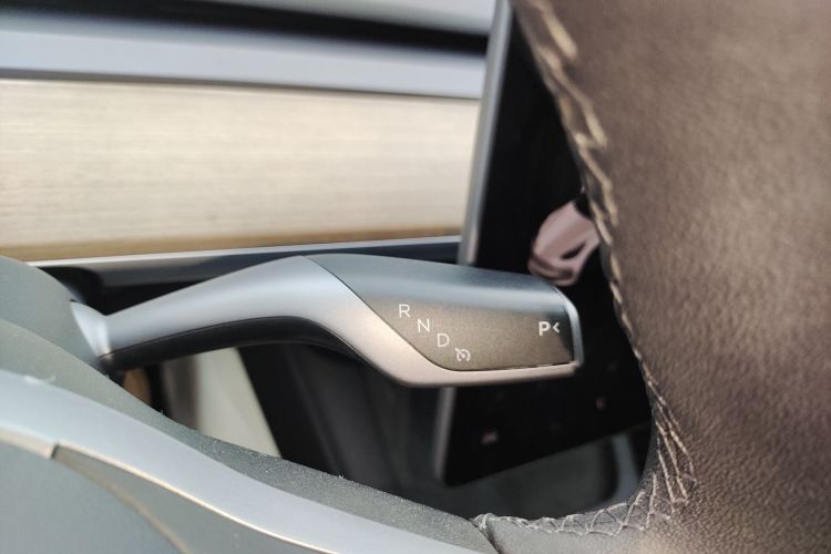 特斯拉 Model 3 2022款 后轮驱动版中控内饰18