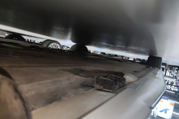 奔驰C级 2025款 C 200 L 运动版局部细节9002