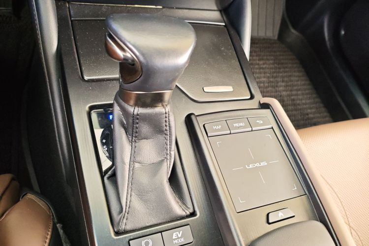 雷克萨斯ES 2021款 300h 行政版局部细节18