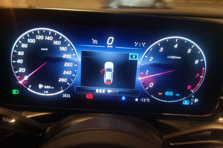 奔驰C级 2022款 C 260 L 运动版中控内饰14