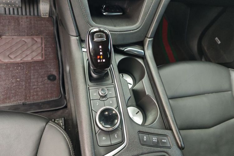 凯迪拉克XT5 2020款 28T 豪华型中控内饰18