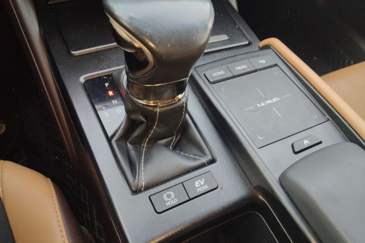 雷克萨斯ES 2018款 300h 卓越版 国V中控内饰18