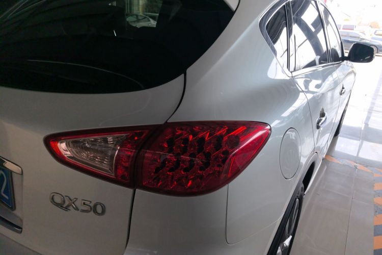 英菲尼迪QX50 2015款 2.5L 悦享版车身外观9