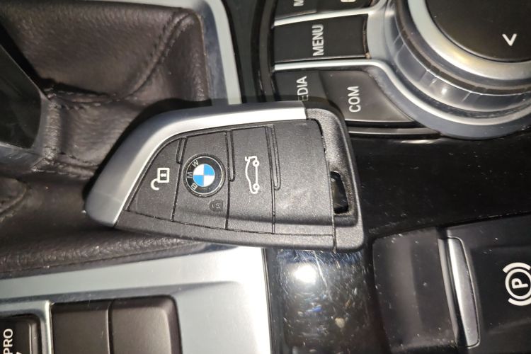 宝马1系 2021款 改款 125i M运动曜夜版中控内饰7001