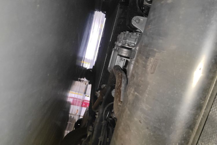 腾势D9 2022款 DM-i 970 四驱旗舰型局部细节9009