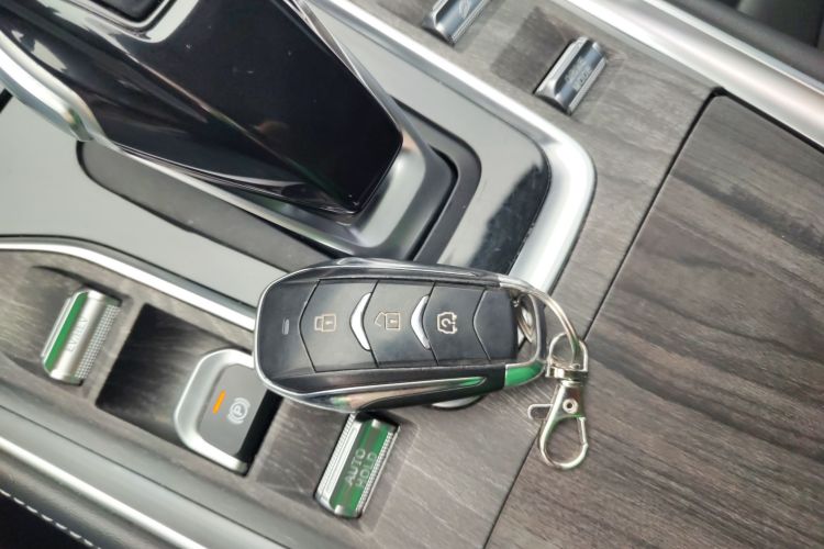 蓝电E5 2023款 1.5L DE-i 100KM畅享型 7座中控内饰11