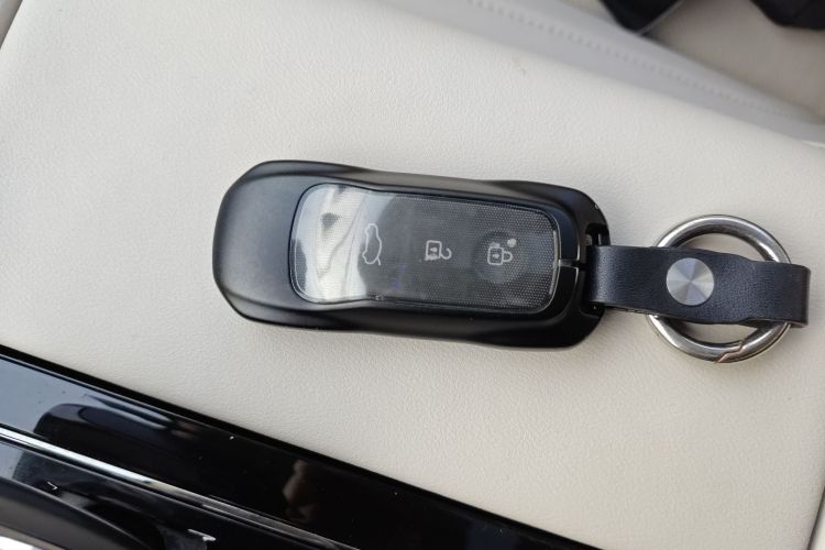 鸿蒙智行 问界M5 2022款 增程四驱旗舰版中控内饰7001