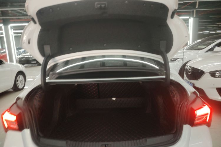 别克 威朗 2020款 20T CVT领先型机舱底盘23