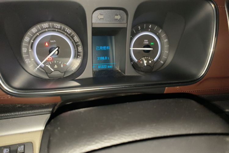 别克GL8 2017款 25S 豪华型 国V中控内饰15