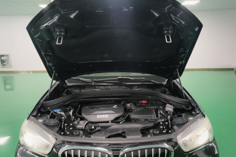 宝马X1 2016款 sDrive18Li 时尚型机舱底盘24