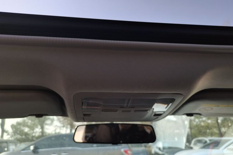 丰田 卡罗拉 2017款 改款 1.2T S-CVT GL-i中控内饰22