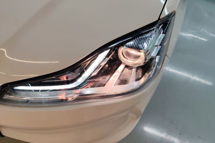 哪吒汽车 哪吒V 2021款 标准续航行业定制版局部细节36