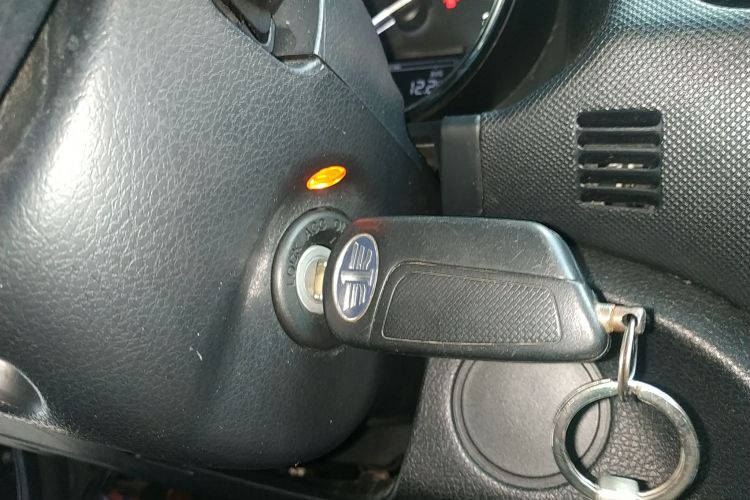 奔腾B70 2014款 2.0L 自动豪华型中控内饰7001