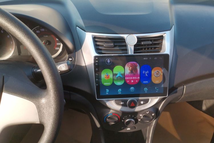 现代 瑞奕 2014款 1.4L 手动GLX中控内饰16