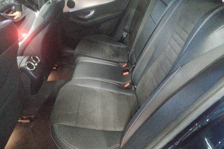 奔驰E级 2017款 E 200 运动型 4MATIC中控内饰21