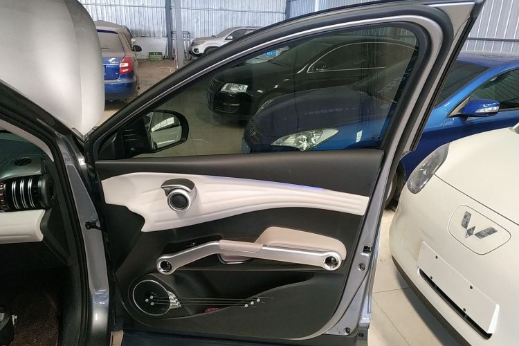 比亚迪 元PLUS 2023款 冠军版 430KM 超越型中控内饰7005