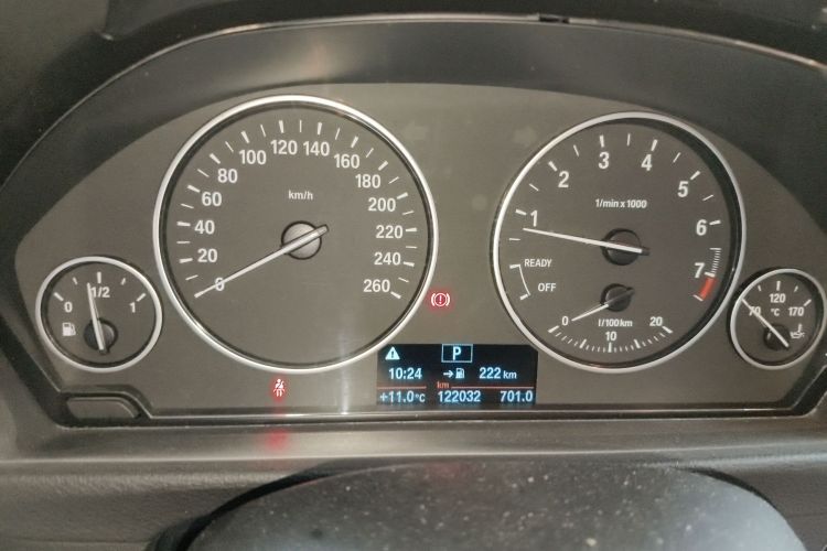 宝马3系 2015款 320i 超悦版时尚型中控内饰14