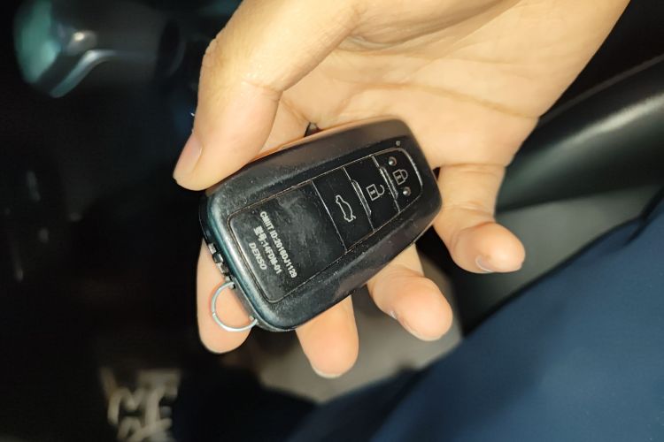 丰田 凯美瑞 2021款 2.5G 豪华版中控内饰11