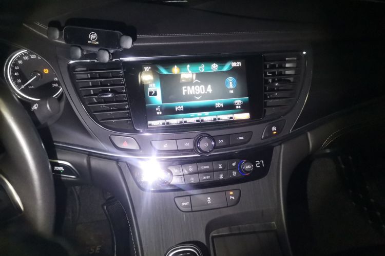 别克 君越 2018款 20T 精英型中控内饰16