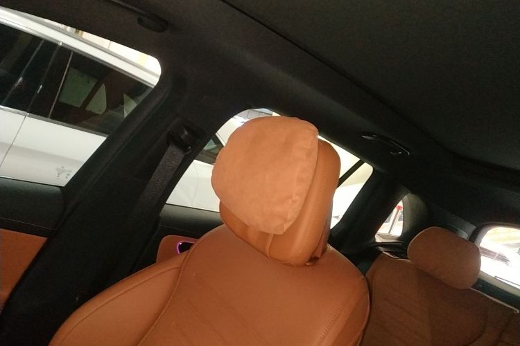 奔驰GLC 2024款  改款 GLC 260 L 4MATIC 豪华型 5座中控内饰22