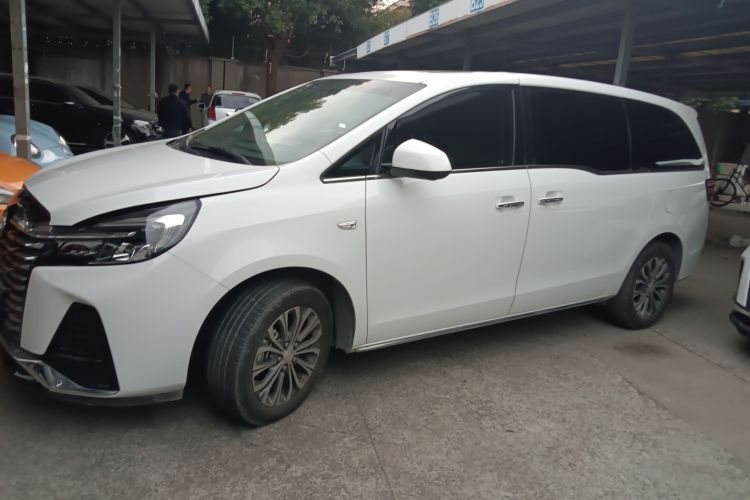 别克GL8 2023款 改款 陆上公务舱 豪华型车身外观4