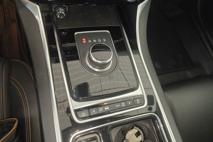 捷豹XEL 2018款 2.0T 250PS 尊享版中控内饰18