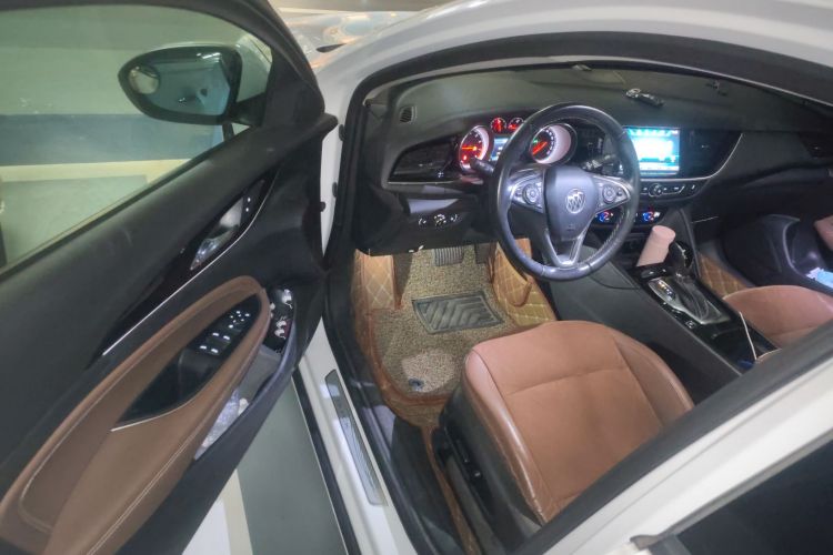 别克 君威 2019款 20T 精英型 国VI中控内饰20