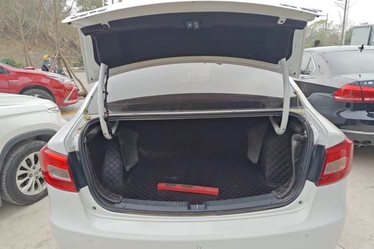 奔腾B30 2017款 1.6L 自动豪华型机舱底盘23