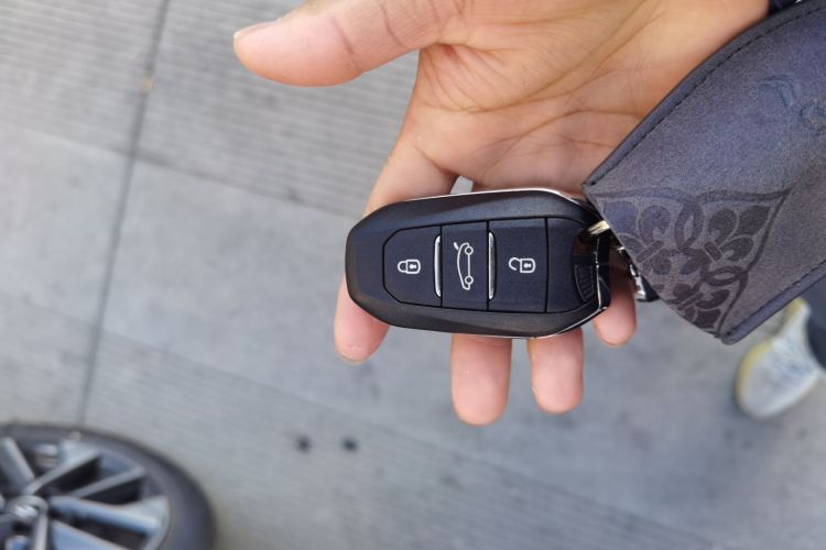 雪铁龙 凡尔赛C5 X 2022款 1.6T 享不凡 虎年开门红版中控内饰11