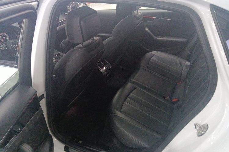 奥迪A4L 2023款 40 TFSI quattro 豪华动感型中控内饰21