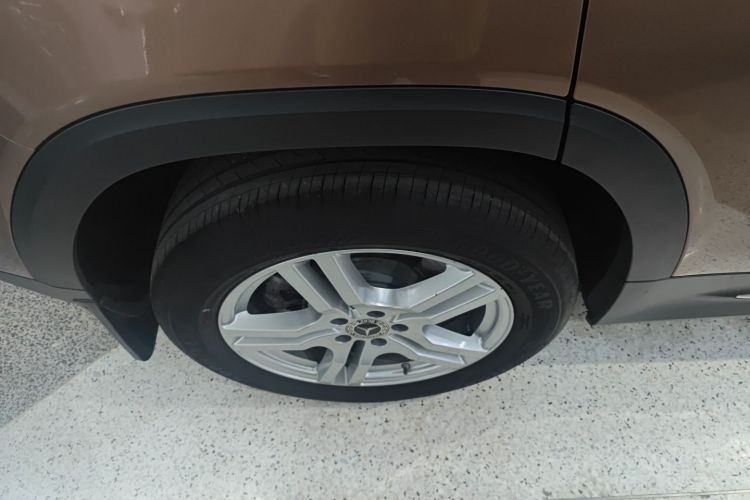 奔驰GLB 2020款 GLB 180 时尚型车身外观6008