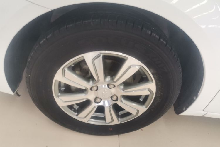 雪佛兰 爱唯欧 2014款 三厢 1.4SL MT 舒适版车身外观35