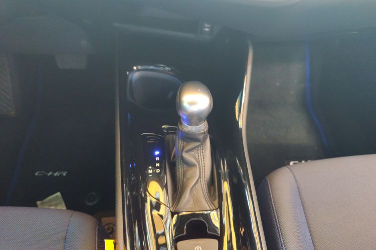 丰田C-HR 2018款 2.0L 领先天窗版 国VI局部细节18