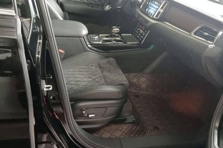 红旗HS7 2021款 2.0T DCT两驱智联旗享版局部细节41