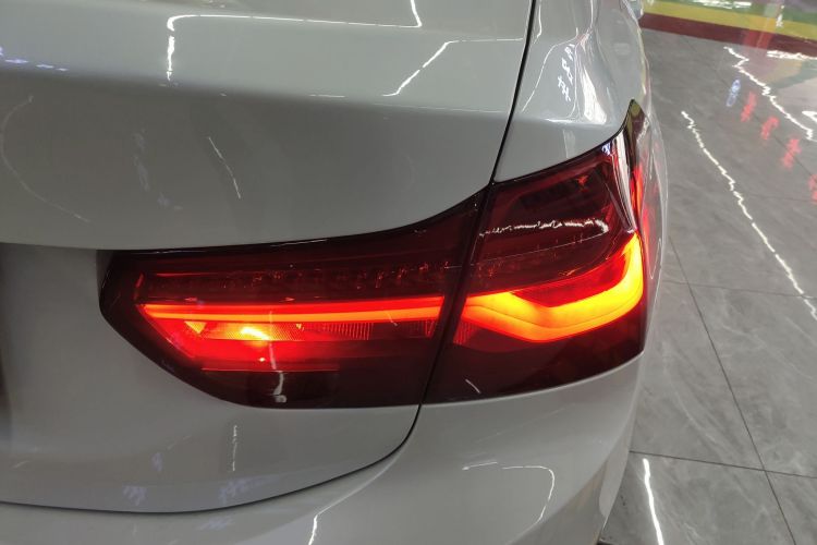 宝马1系 2018款 118i 设计套装型车身外观9