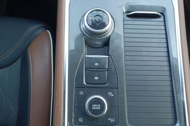 福特 探险者 2023款 EcoBoost 285 四驱钛金版 7座中控内饰18