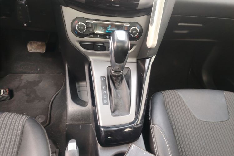 福特 福克斯 2012款 三厢 1.6L 自动风尚型中控内饰18