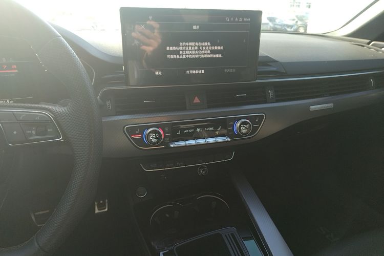 奥迪A4L 2024款 40 TFSI quattro RS套件燃速型中控内饰16