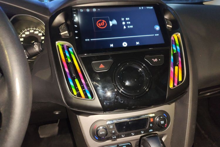 福特 福克斯 2012款 两厢 1.6L 自动风尚型中控内饰16