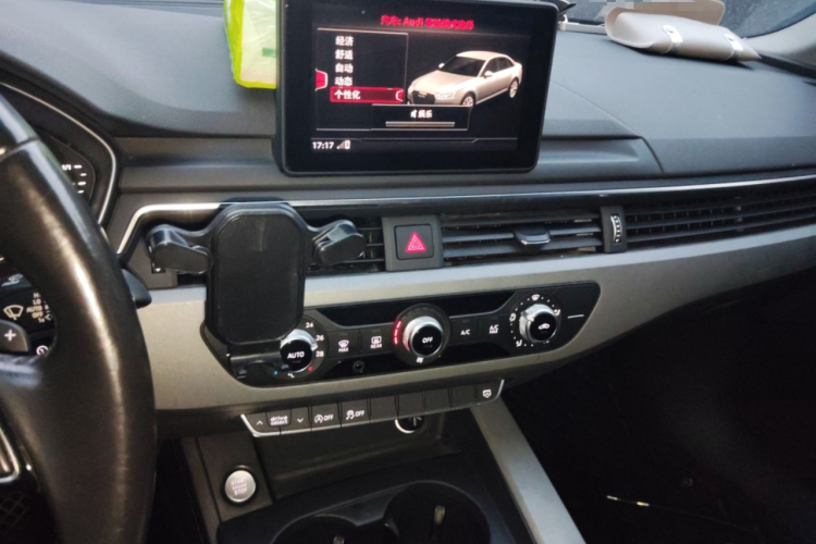 奥迪A4L 2017款 40 TFSI 时尚型中控内饰16