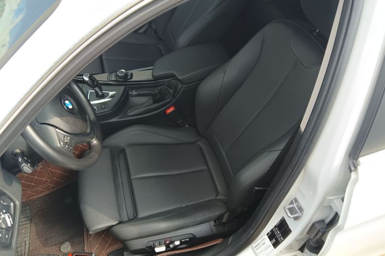 宝马3系 2018款 320Li 时尚型中控内饰19