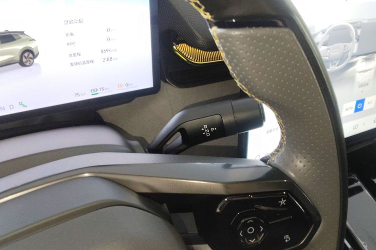 领克08 EM-P 2025款 220km 四驱性能Halo中控内饰18