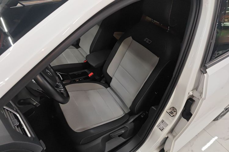 大众 T-ROC探歌 2019款 230TSI DSG两驱R-Line中控内饰19