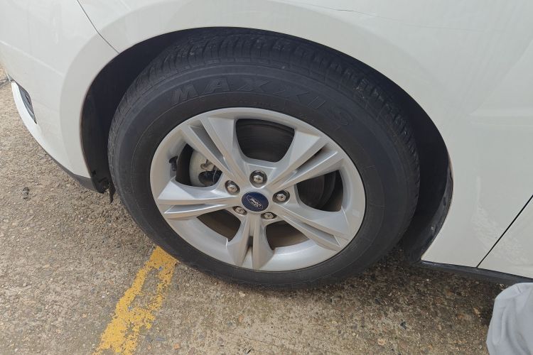 福特 福克斯 2018款 三厢经典 1.6L 自动舒适型智行版车身外观35