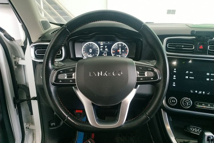 领克01 2017款 2.0T 四驱劲Pro版中控内饰13